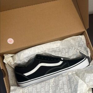 Vans Men's Black and White Sneakers